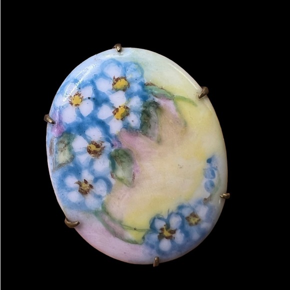 Vintage Hand Painted Porcelain Floral Brass Back‎ Brooch Pin - Picture 1 of 10